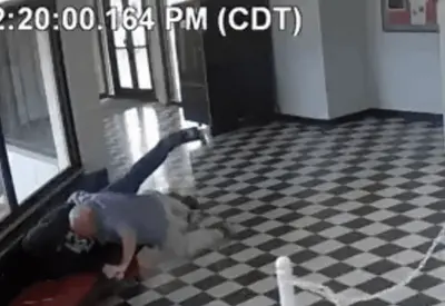 VÍDEO: diretor derruba atirador e evita ataque em escola de Oklahoma (EUA) VÍDEO: diretor derruba atirador e evita ataque em escola de Oklahoma (EUA)