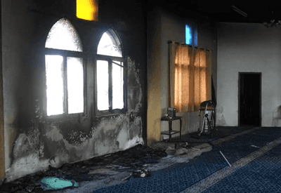 Colonos israelenses extremistas incendeiam mesquita na Cisjordânia; ataque gera preocupação internacional Colonos israelenses extremistas incendeiam mesquita na Cisjordânia; ataque gera preocupação internacional