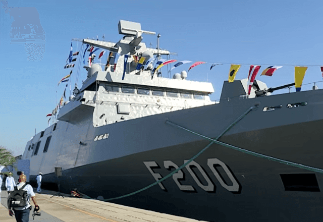 Marinha do Brasil recebe primeira embarcação de guerra produzida no país em 46 anos Marinha do Brasil recebe primeira embarcação de guerra produzida no país em 46 anos