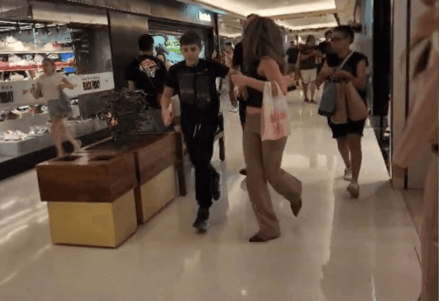 Assalto a joalheria em shopping de Campinas termina com 3 presos; um suspeito é baleado Assalto a joalheria em shopping de Campinas termina com 3 presos; um suspeito é baleado