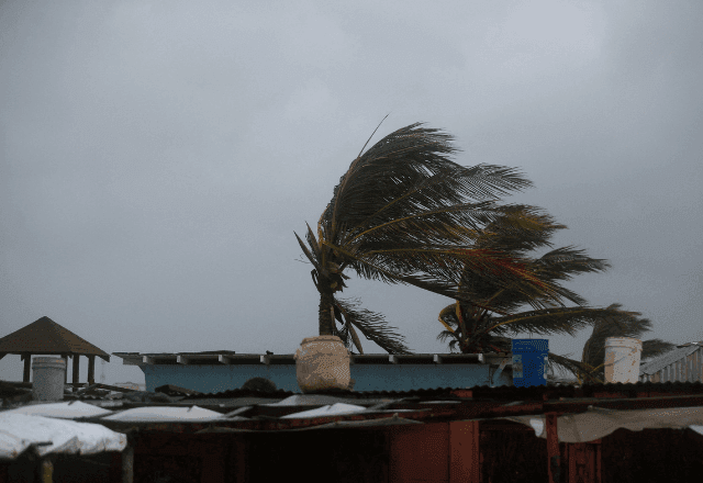 Imagem da noticia Furacão Melissa: inundações deixam ao menos 30 mortos no Caribe