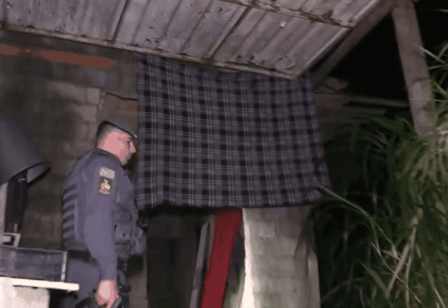 Motoristas caem em golpe do falso frete e passam 8 horas em cativeiro em SP; um suspeito é preso Motoristas caem em golpe do falso frete e passam 8 horas em cativeiro em SP; um suspeito é preso