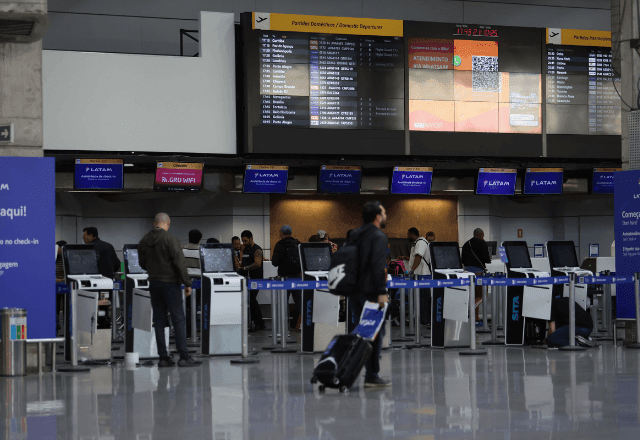 Imagem da noticia Casal de Gaza é liberado pela PF após ficar retido por cinco dias no aeroporto de Guarulhos (SP)