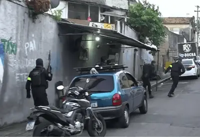 Operação contra roubo de celulares termina com seis presos e um morto no Rio Operação contra roubo de celulares termina com seis presos e um morto no Rio