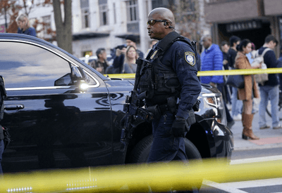 Dois militares da Guarda Nacional morrem após serem baleados a poucos quarteirões da Casa Branca Dois militares da Guarda Nacional morrem após serem baleados a poucos quarteirões da Casa Branca