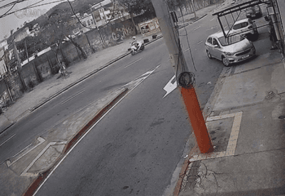 VÍDEO: motociclista de 45 anos morre após ser atingido por linha chilena na zona norte do RJ VÍDEO: motociclista de 45 anos morre após ser atingido por linha chilena na zona norte do RJ