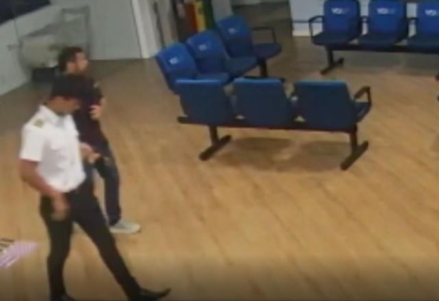 Imagem da noticia Vídeo mostra passageiro e copiloto antes de embarcar em avião bimotor que caiu