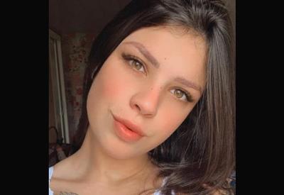 Corpo de jovem obrigada a cavar a própria cova antes de ser morta é velado Corpo de jovem obrigada a cavar a própria cova antes de ser morta é velado