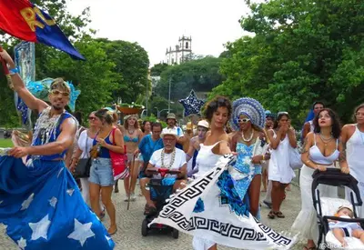 ‘Tá na Rua' realiza os tradicionais cortejos de Yemanjá e Zé Pilintra ‘Tá na Rua' realiza os tradicionais cortejos de Yemanjá e Zé Pilintra