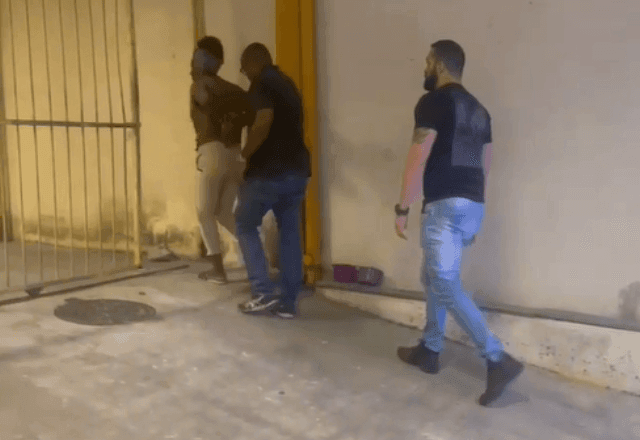 Imagem da noticia Mulher é presa após filmar tortura contra filha de 11 anos no Rio