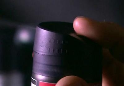 Criança de 12 anos é encontrada morta após inalar desodorante para desafio Criança de 12 anos é encontrada morta após inalar desodorante para desafio