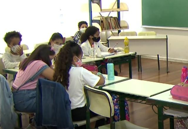 Imagem da noticia Volta às aulas: ensino presencial é retomado em SP com exigência de vacinação