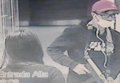 Criminosos assaltam joalheria em shopping da zona leste de São Paulo Criminosos assaltam joalheria em shopping da zona leste de São Paulo