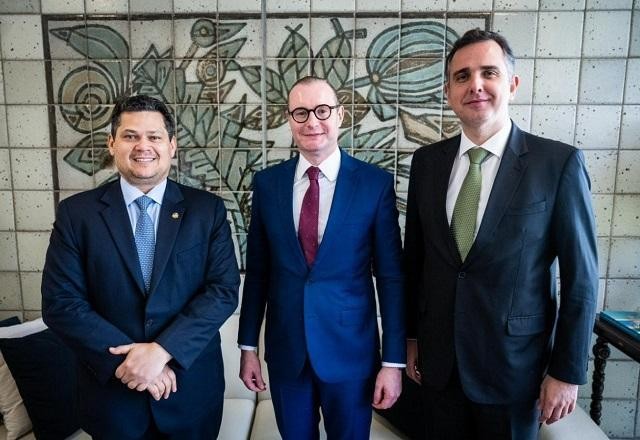Imagem da noticia Senado sabatina Cristiano Zanin, advogado indicado por Lula ao STF