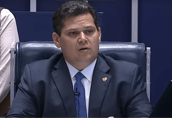 Imagem da notícia: VÍDEO: Alcolumbre se nega a responder como ficou relação com Lula após rejeição de Messias: ‘Vocês têm cada pergunta’