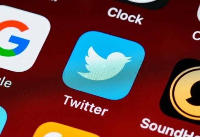 Imagem da noticia Justiça ordena que Twitter apague publicações de Greenwald contra Moro
