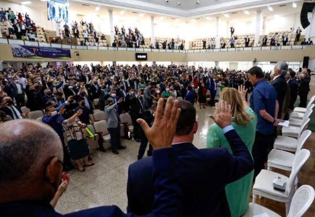 Imagem da noticia Decisivos em 2018, evangélicos são meta de votos de governo e oposição