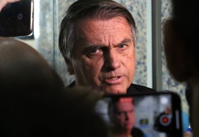 Imagem da noticia "Precariedade, incoerência e ausência de fatos verídicos", diz defesa de Bolsonaro sobre denúncia da PGR