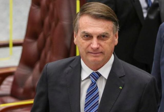 Imagem da noticia Defesa de Bolsonaro se manifesta sobre terceiro kit de joias