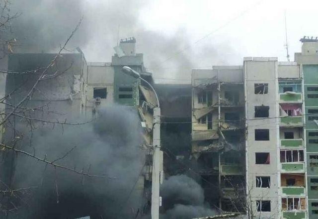 Imagem da noticia Forças russas atacam edifícios residenciais no centro de Chernihiv