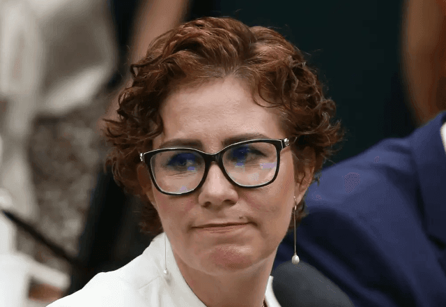 Imagem da noticia Interpol publica inclusão de Carla Zambelli na lista de difusão vermelha