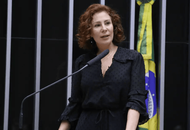 Imagem da noticia Governo brasileiro aguarda resposta da Itália se aceita ou não a extradição de Carla Zambelli