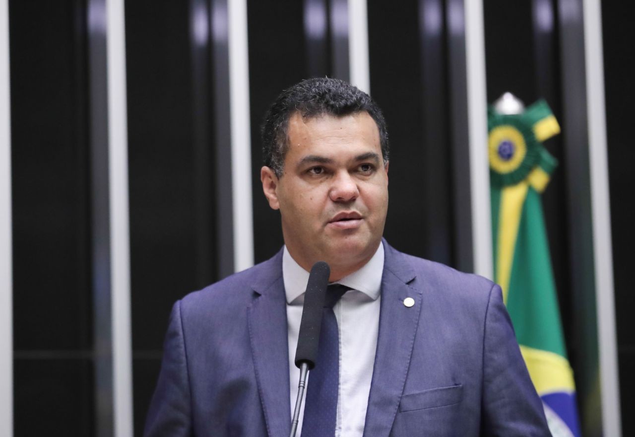 Imagem da noticia Deputado federal é alvo de operação da PF e tem celular apreendido em Salvador