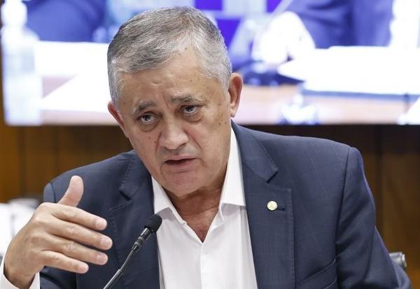 Imagem da notícia: Líder de Lula lista tarifa zero no transporte e fim da escala 6/1 como prioridades no Congresso em 2026