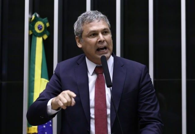 Imagem da noticia Líder do PT na Câmara critica PL e diz que tentativa de anistia a Bolsonaro é “inconstitucional”