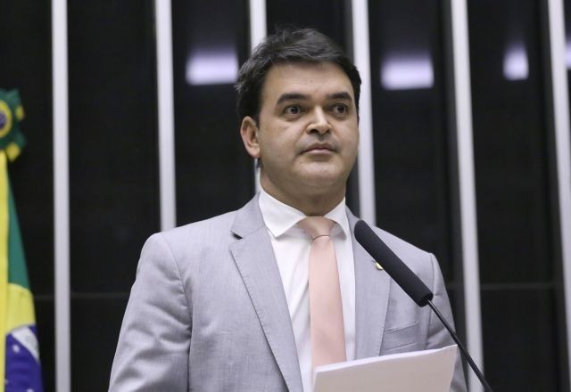 Imagem da noticia Vice-líder do governo propõe rito mais acelerado de cassação de deputados condenados e foragidos