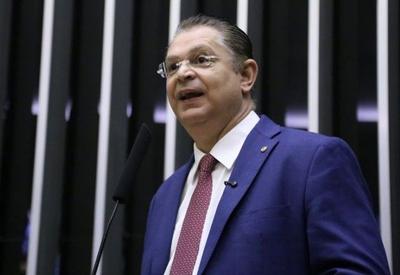 Líder do PL questiona PEC do fim da escala 6x1 e propõe modelo por hora Líder do PL questiona PEC do fim da escala 6x1 e propõe modelo por hora