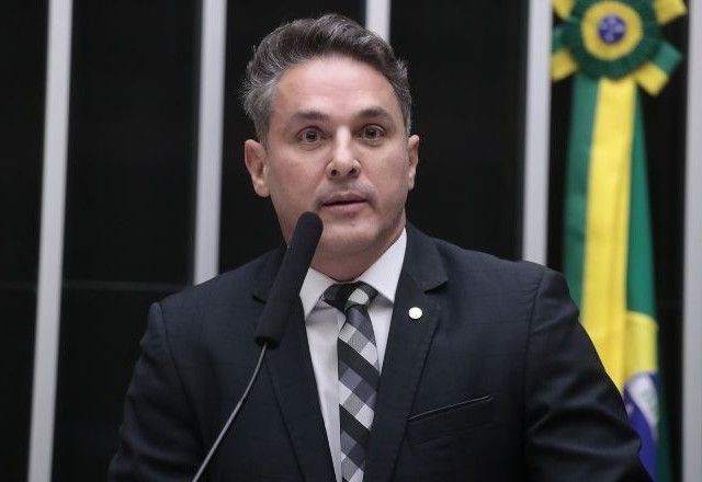 Imagem da noticia "Governo declarou guerra ao Congresso", diz Zucco sobre decisão da AGU de judicializar IOF no STF