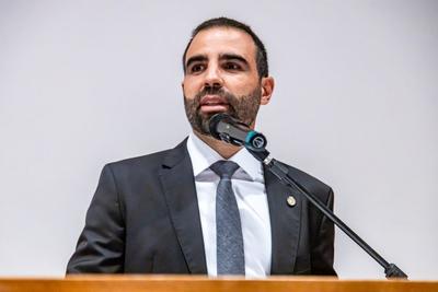 "Seguirá fortalecido por sua fé", diz deputado autorizado a visitar Bolsonaro na Papudinha "Seguirá fortalecido por sua fé", diz deputado autorizado a visitar Bolsonaro na Papudinha