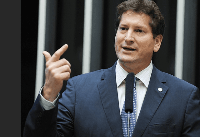 Imagem da noticia "Não há espaço para candidatura de centro no Brasil", diz Jilmar Tatto