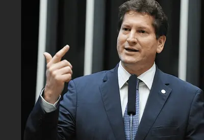 "Não há espaço para candidatura de centro no Brasil", diz Jilmar Tatto "Não há espaço para candidatura de centro no Brasil", diz Jilmar Tatto