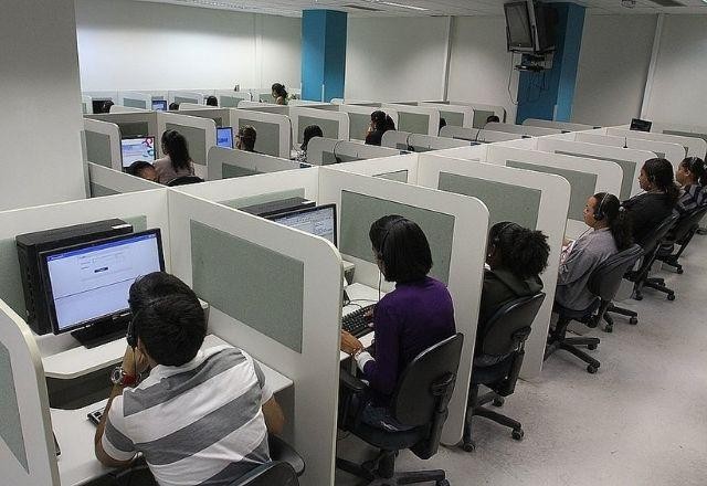 Imagem da noticia Taxa de desemprego recua para 11,2% no trimestre encerrado em fevereiro