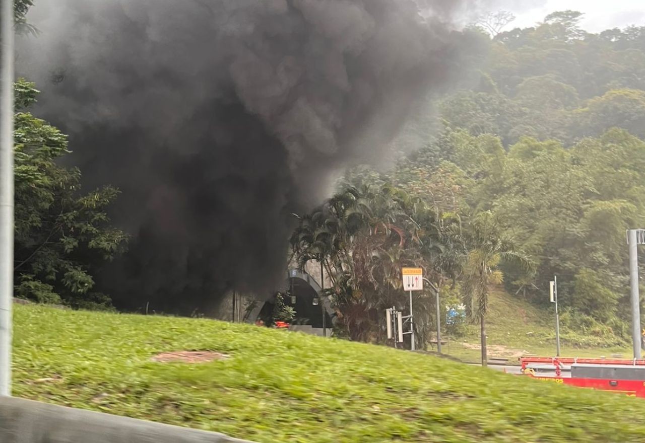 Imagem da noticia Incêndio em ônibus interdita Túnel Rebouças, sentido Lagoa, no Rio
