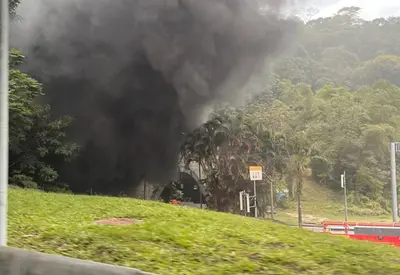 Incêndio em ônibus interdita Túnel Rebouças, sentido Lagoa, no Rio Incêndio em ônibus interdita Túnel Rebouças, sentido Lagoa, no Rio
