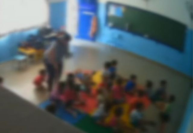 Imagem da noticia Professora é retirada de escola pela polícia após agressões a alunos