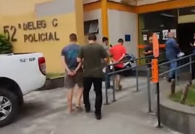 Imagem da noticia Dois homens são presos por chantagear vítima para ter relações sexuais