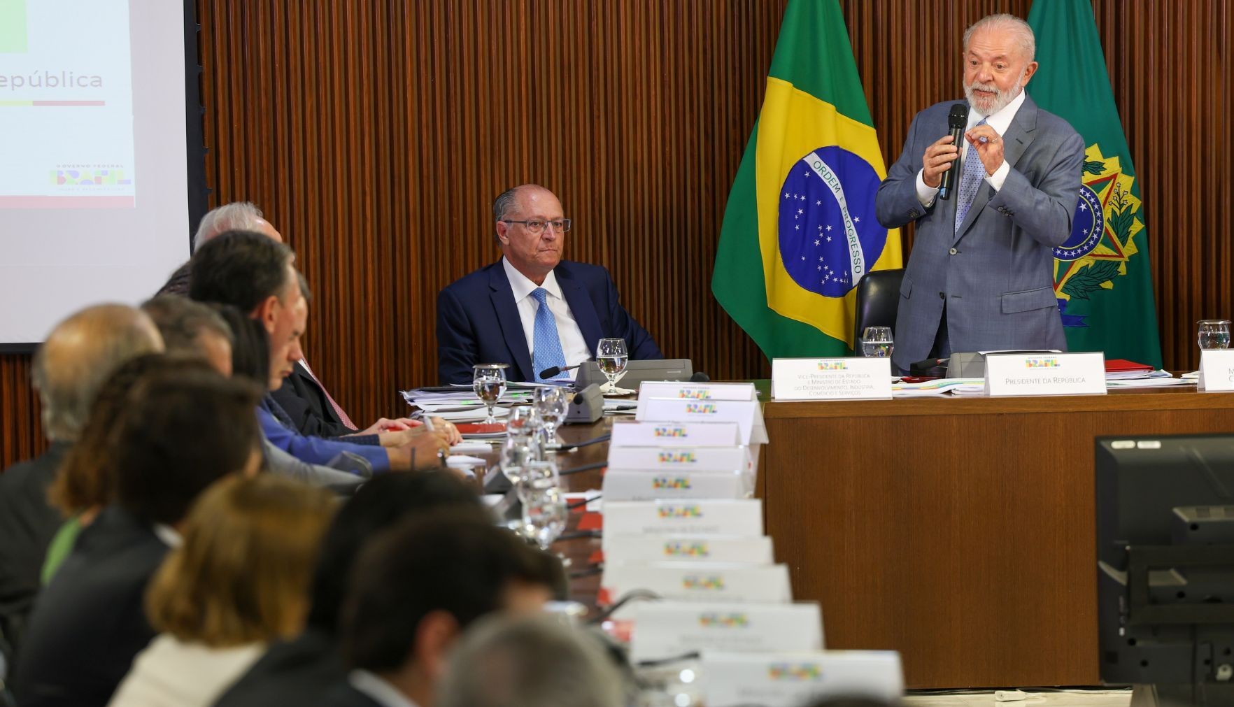 Imagem da noticia Lula reúne ministros para debater barateamento de alimentos; governo descarta “xepa”