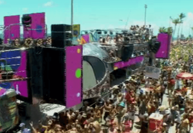 Imagem da noticia 'Arrastão' de trios elétricos encerra carnaval de Salvador com celebração aos 40 anos da Axé Music