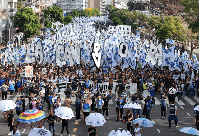 Imagem da noticia Argentinos vão às ruas enquanto Milei reduz políticas de memória sobre a ditadura