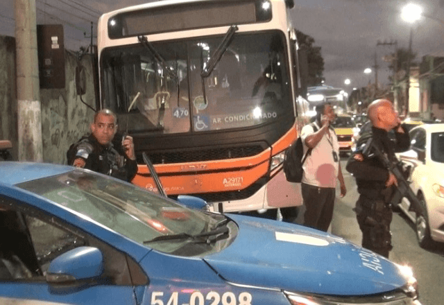 Imagem da noticia Criminosos sequestram 5 ônibus e incendeiam lixeiras para bloquear ruas e dificultar ação da PM no Rio