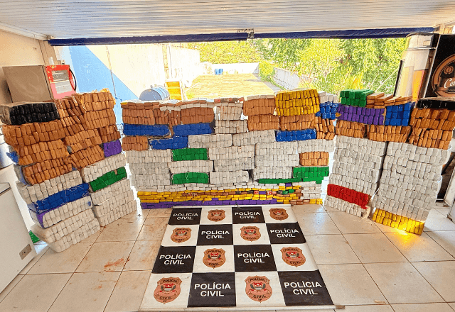 Imagem da noticia Polícia apreende quase duas toneladas de maconha em caminhão na zona oeste de SP