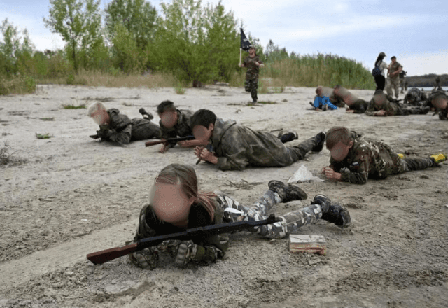 Imagem da noticia Crianças participam de treinamentos militares na Rússia em meio à guerra na Ucrânia