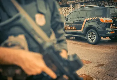 Polícia Federal faz operação contra grupo clandestino que produzia mais de 3 mil fuzis por ano Polícia Federal faz operação contra grupo clandestino que produzia mais de 3 mil fuzis por ano