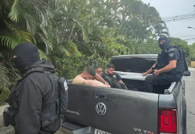 Polícia Civil faz operação durante festa de milicianos no Rio e prende seis suspeitos Polícia Civil faz operação durante festa de milicianos no Rio e prende seis suspeitos