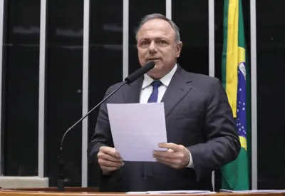 Câmara aprova projeto que permite ao governo ampliar gastos com defesa em até R$ 3 bilhões fora do teto Câmara aprova projeto que permite ao governo ampliar gastos com defesa em até R$ 3 bilhões fora do teto