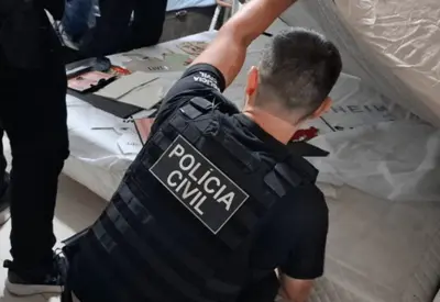 Polícia prende 45 suspeitos de usar transportadora para distribuir drogas no RS Polícia prende 45 suspeitos de usar transportadora para distribuir drogas no RS